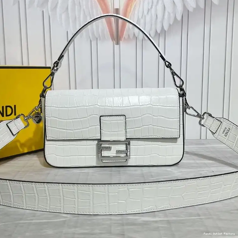 Vintage HOT Bag Leather Tiffany Baguette Medium Crocodile In Fendi White 0703